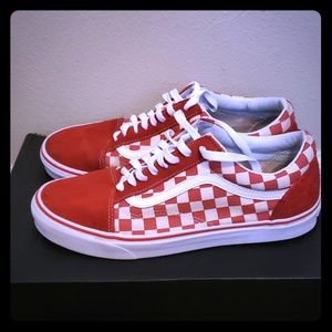 Red checkered Van's Old School.